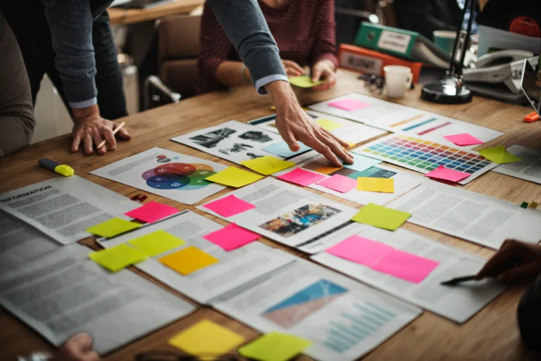 business-people-are-brainstorming